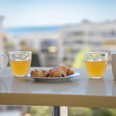 Beautiful With Terrace Ac And Parking