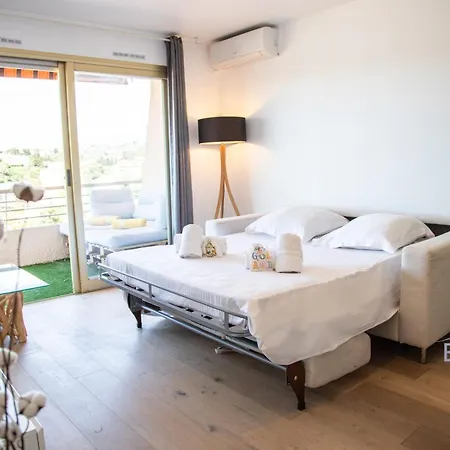 Beautiful With Terrace Ac And Parking *