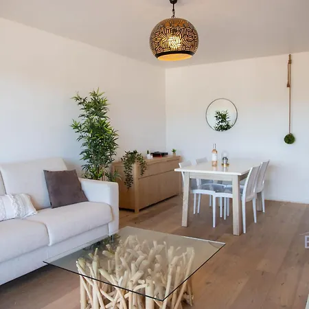 Beautiful With Terrace Ac And Parking